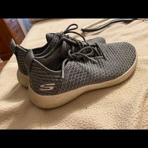 Sketchers tennis shoes